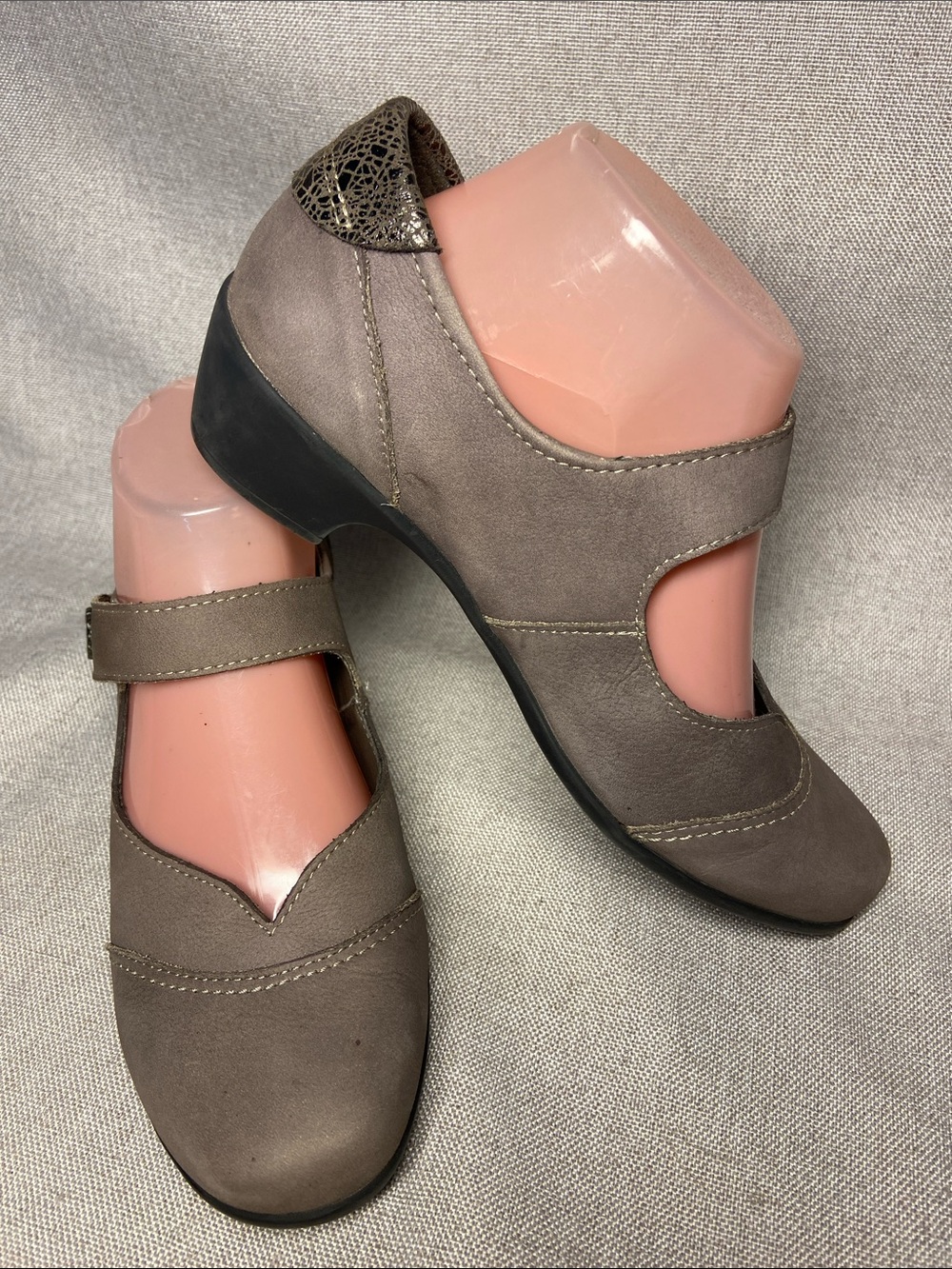 Umberto Raffini Women’s Taupe Mary Jane Comfort Shoes. Size 38